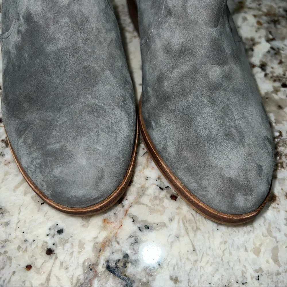 Vince Camuto Gray Stone Suede Pevista Slit Lace Ankle Heeled Bootie Size 5.5